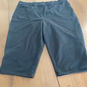 Quacker Factory Capri Sweatpants Women's 1X Black‎ Bling On Lower Side Cotton